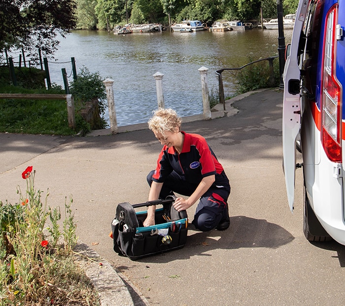 Pimlico engineer preparing their tools in Richmond upon Thames