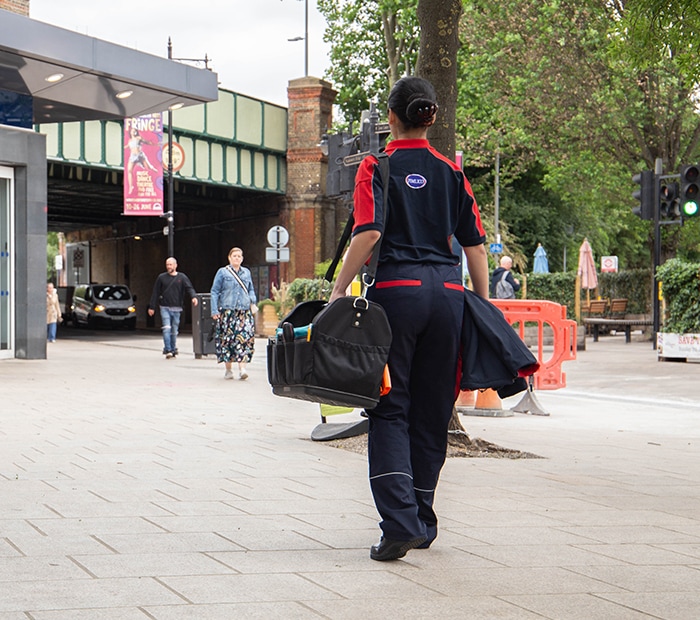 Pimlico engineer walking in Wandsworth