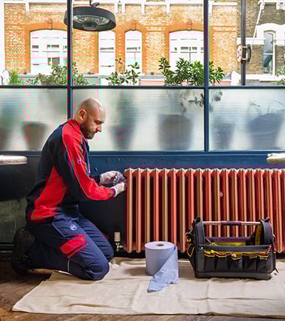 Pimlico heating engineer fixing a radiator