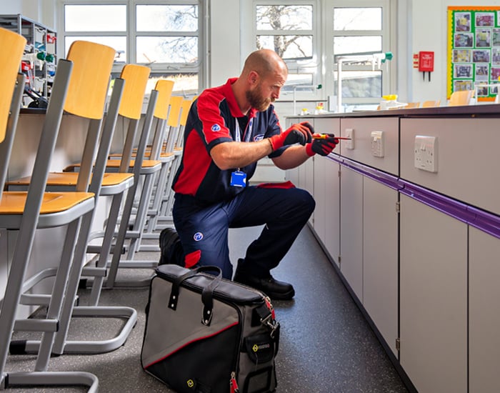Pimlico electrician fixing a plug socket in a classroom