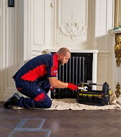 Pimlico heating engineer fixing a radiator