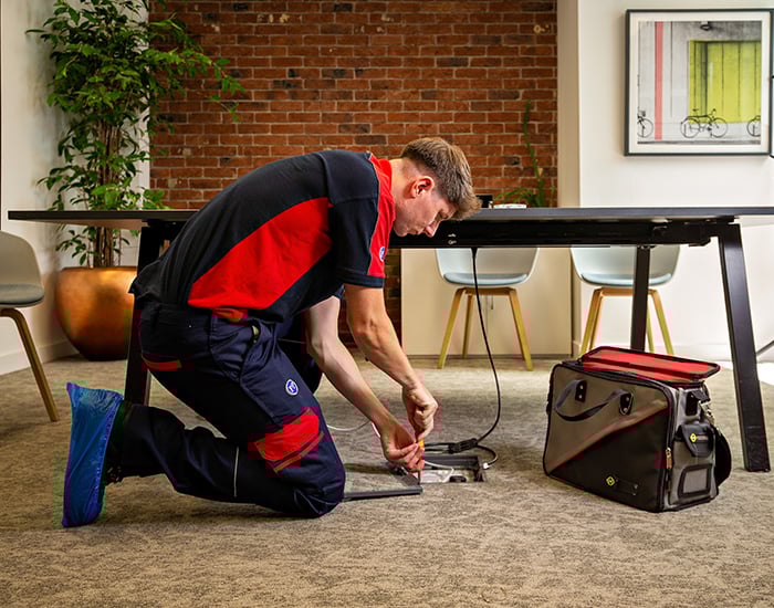 Pimlico electrician fixing a plug socket in a office