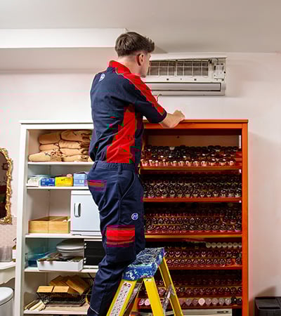 Pimlico air con technician working on a air con unit