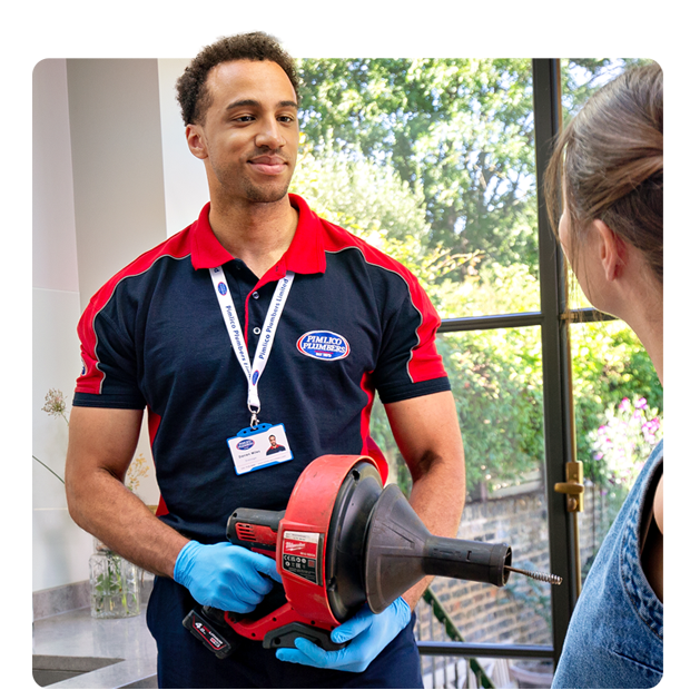 Pimlico drainage engineer talking to a customer